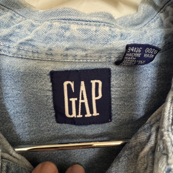 Vintage Gap Denim Blue Oversized Women’s M Button Down Low Crop Waist Shirt - Picture 3 of 5